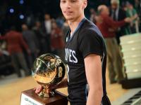 开云体育-关于Ming在老鹰比赛中关键助攻，败北引发热议！的信息